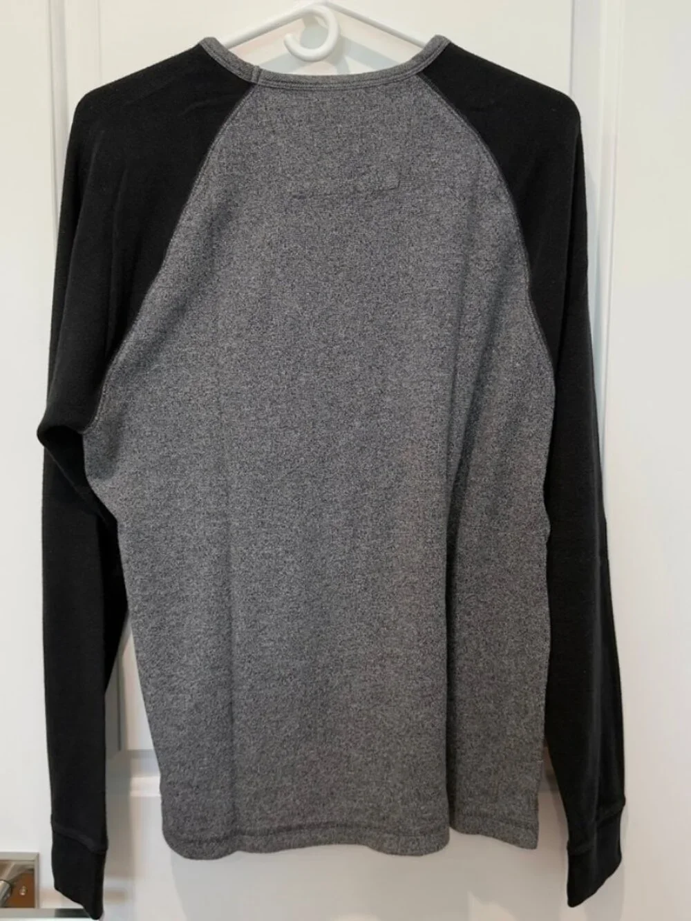Banana Republic Long sleeve Tee,Black/gray,Excellent condition,Large
